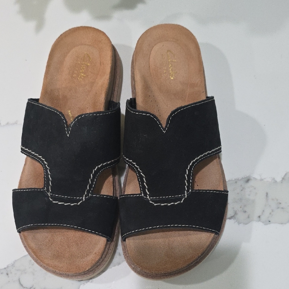 Clarks Black and Tan Sandals